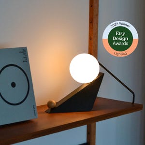TILT - Rechargeable table lamp.