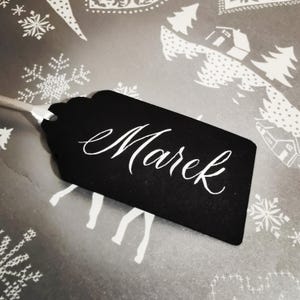 Étiquette cadeau manuscrite noire Stylo pointu Calligraphie Encre blanche