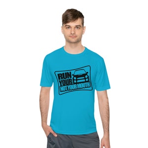 口ではなく車を走らせよう ユニセックス吸湿Tシャツ