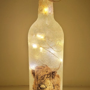 Highland Cow Bottle Lamp, Highland Cow Light up Bottle, Decoupage Highland Cow Wine Bottle Lamp