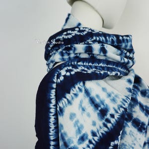 Écharpe en coton indigo tie-dye fait main, châle bohème shibori, écharpe unisexe