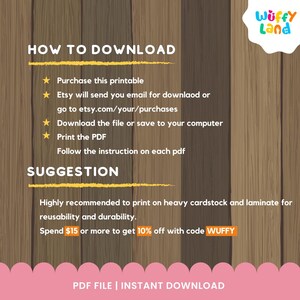 Pu&ograve; includere: Una guida alle istruzioni di download digitale con uno sfondo in legno. Il testo recita "Come scaricare" e elenca i passaggi per scaricare un file PDF stampabile. Include anche un suggerimento per stampare su cartoncino spesso e laminare per la riutilizzabilit&agrave; e la durata. Il testo menziona anche un codice sconto "WUFFY" per uno sconto del 10% con una spesa di 15 &euro; o pi&ugrave;.