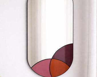 Moderner ovaler Buntglas-Spiegel, individuell gestaltbarer Wandspiegel, handgefertigter Dekospiegel im zeitgenössischen Design