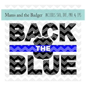 Peut inclure: Texte noir et blanc à motif chevron qui dit "Back the Blue" avec un ruban bleu et un badge de police à motif chevron noir et blanc.