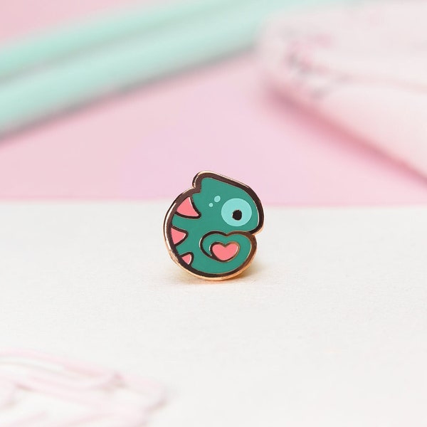 Tiny Love Chameleon | Mini Pin | Heart Cute Collectors Hard Enamel Pin Badge | Kawaii Aesthetic Birthday Gift for Her | Christmas Present