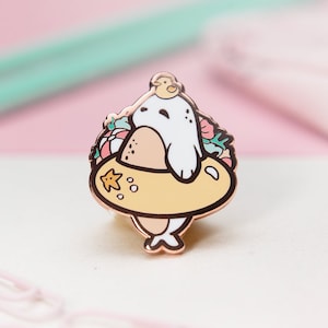 Sweet Summer Seal Summer Pinniped Collectors Hard Enamel Pin Badge Kawaii Aesthetic Birthday Gift for Her Christmas Present Bild 1