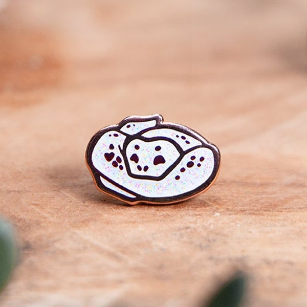 Sleepy Snake | Glitter Pin | Collectors Hard Enamel Pin Badge | Kawaii Aesthetic Birthday Gift for Her | Christmas Present for Him | Miamouz