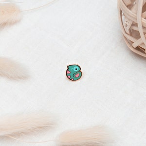 Tiny Love Chameleon Mini Pin Heart Cute Collectors Hard Enamel Pin Badge Kawaii Aesthetic Birthday Gift for Her Christmas Present Bild 2