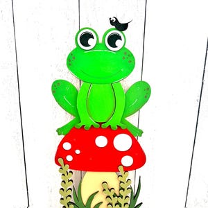 Standing Frog, Frog Decor, Frog Gift, Frog Lover Gift, Mushroom, Mushroom Decor, Garden Decor, Frog Figurine, Cottagecor Decor, Farmhouse