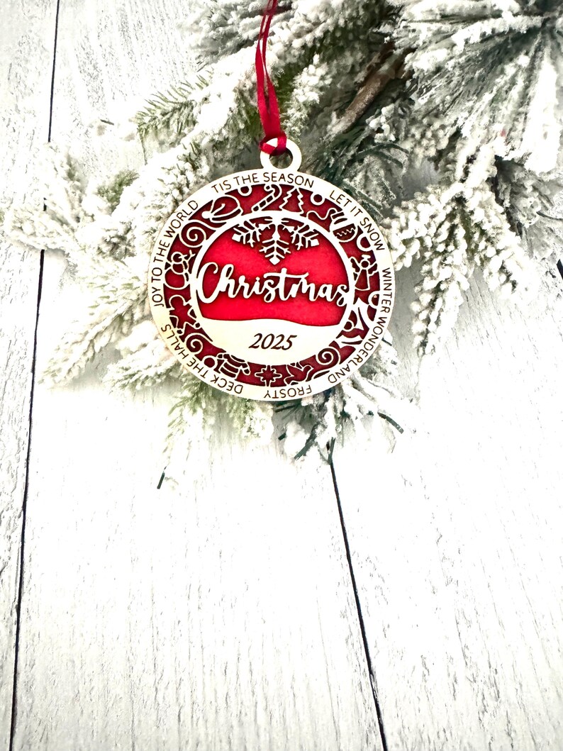 Adorno navideño personalizado 2026, Adorno familiar, Adorno para la primera Navidad imagen 1