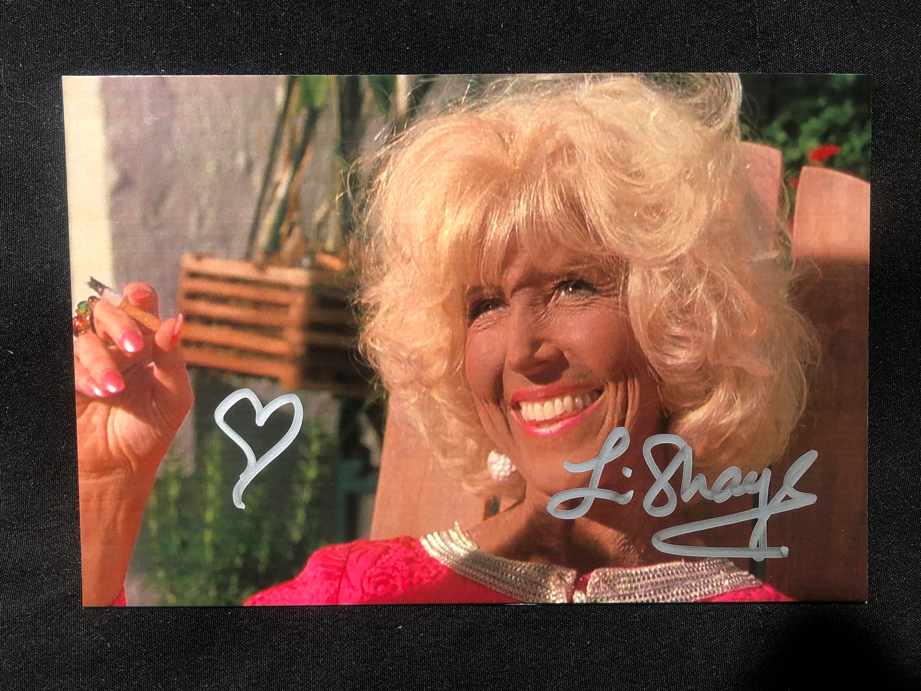 Original Actress Lin Shaye autograph on 4x6” photo