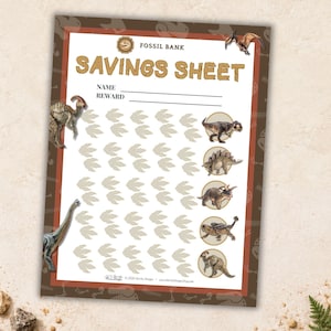 Peut inclure: Une feuille d'épargne rectangulaire en papier intitulée Fossil Bank Savings Sheet avec des lignes pour le nom et la récompense. La feuille présente une grille d'icônes d'empreintes de dinosaures gris clair et cinq illustrations circulaires.