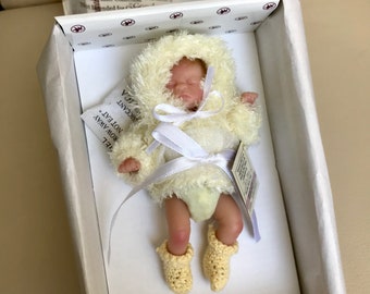 Ashton Drake Gene Black And Yellow Share The Dream Hat Box