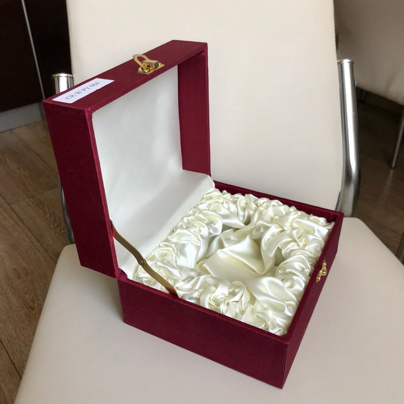 size W18xH15xD9.5cm,wooden,covered with red rectangular and white silk inside,unused Very nice gift box
