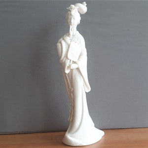 Vintage Chinese Porcelain Statue Chinese Women White