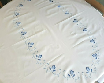 Vintage rectangle tablecloth - Hand embroidered - 100% Cotton 54x72"