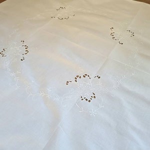 Vintage White lace hand-embroided square tablecloth - 100% Cotton 34&#39;&#39;x 34&quot; / 84 x 84cm