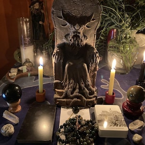 Rito divinatorio devozionale a Hastur Eldritch Lovecraft Mythos Rituale al Re Giallo della Follia e della Peste con messaggio di lettura psichica
