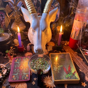 Rito adivinatorio devocional de Shub Niggurath, ritual lovecraftiano con lectura de cartas psíquicas, mensaje, ofrenda de la Madre Cabra Cósmica de los Mitos de Cthulhu