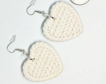 Gebreide druppels, gebreide harten, flexibele polymeerklei gebreid, truioorbellen, trui gebreide kleioorbellen, handgemaakte oorbellen, chirurgisch staal