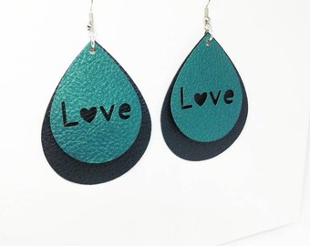 Zwarte leren oorbellen traan, nepleren oorbellen, aanpassen, personaliseren, veganistische leren oorbellen, nepleren oorbellen zwart, LOVE