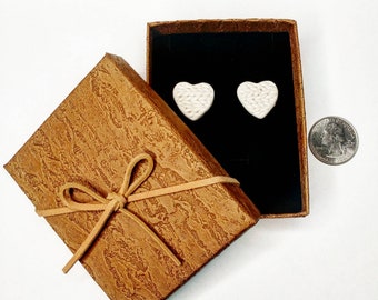 Hartstekers, gebreide harten, flexibele polymeerklei, truioorbellen, trui gebreide kleioorbellen, handgemaakte oorbellen, chirurgisch staal