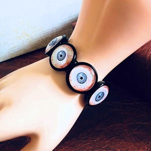 Creepy Eyeball Stretch Bracelet: Gothic Horror Jewelry