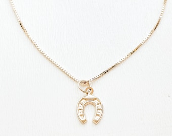 Bransoletka z podkową ze złota 14k: Biżuteria z amuletem szczęścia