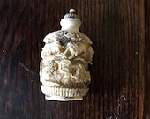 Antique Chinese Carved White Cinnabar Foo Dog Snuff Bottle