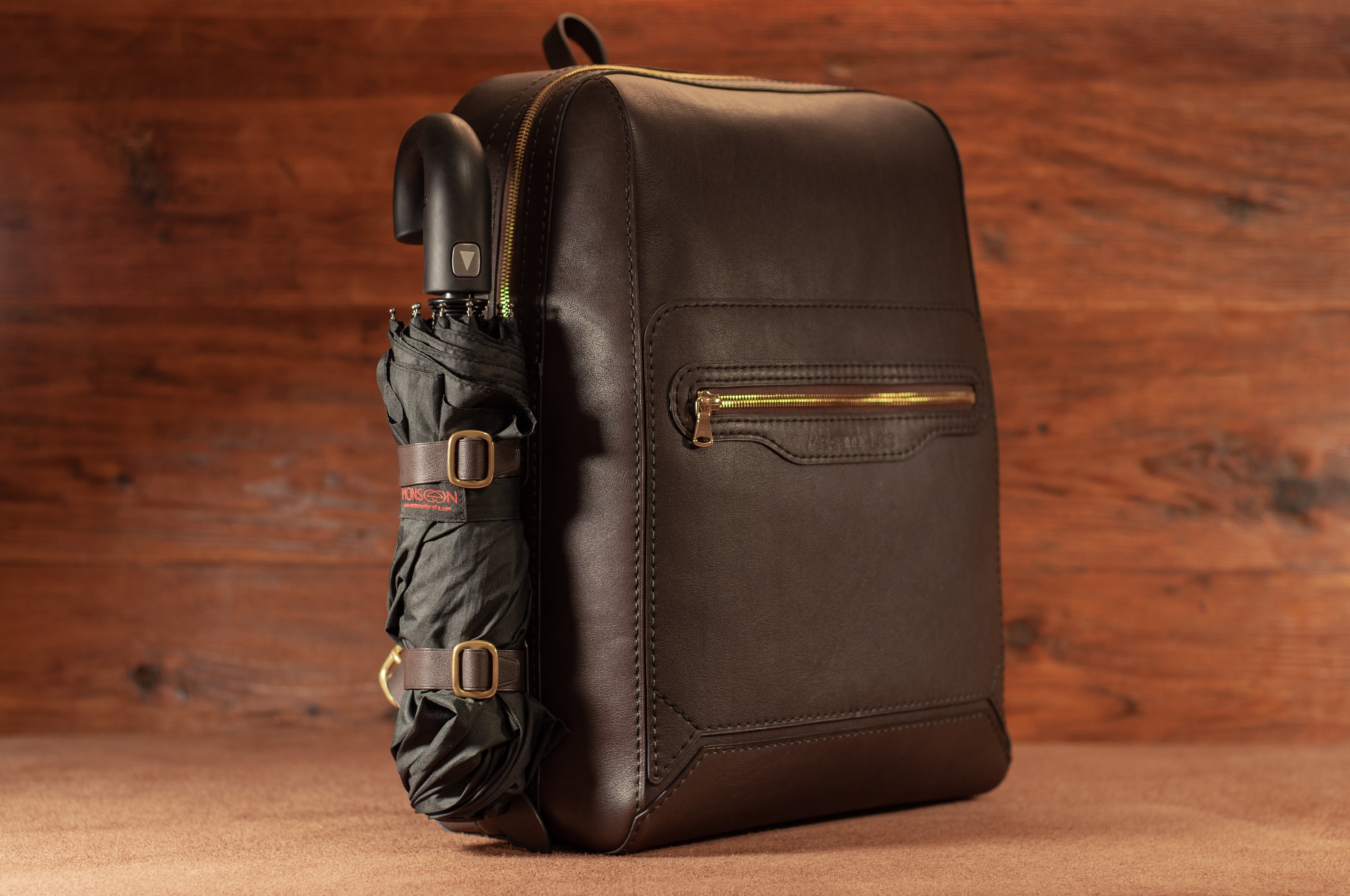 レザーバックパックの縫製パターン：アーバン「ガーネット」デザイン