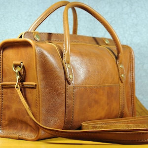 Reisetasche. Leder Reisetasche. Schnittmuster für eine Ledertasche. Schnittmuster für Lederarbeiten.