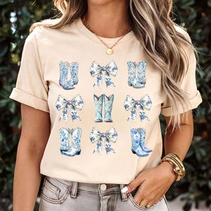 French toile Boots - Shirt, Blue toile Shirt, Cowgirl boots shirt, Coquette boots shirt, Country Western Rodeo Shirt, Country Concert shirt