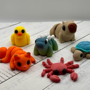 3D Printed Articulated Mini Animal Keychains - Cute Movable Figurine Keyring Gifts for Animal Lovers