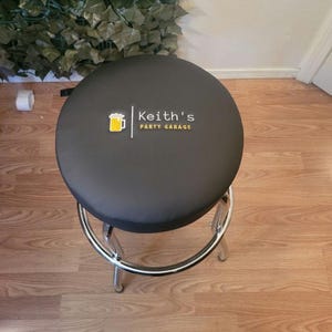 Benutzerdefinierte Barhocker Cover PU-Leder personalisierte Mann Höhle und Garage Stickerei * NUR COVER