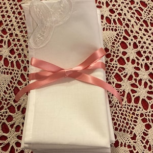 Vintage Napkins Set of 4 White Cotton with Lace Trim Pristine