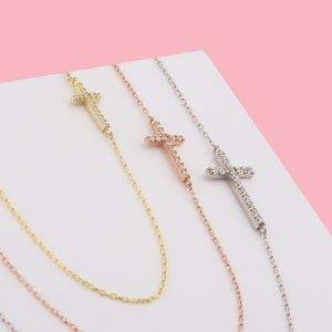 Collier religieux Croix initiale, Collier de diamants Croisé latéral, Collier croix en zircone délicate, Collier pendentif en argent, Cadeau de Noël