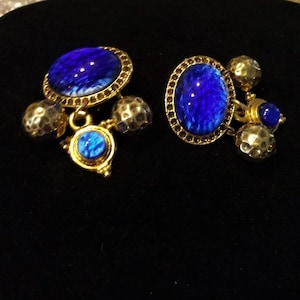 ZOE COSTE Oszałamiające zabytkowe podpisane kolczyki z kobaltu BLEU z wylewanego szkła w kształcie wisiorka z zawieszką na klipsy Haute Couture, które są wizytówką pokazu mody