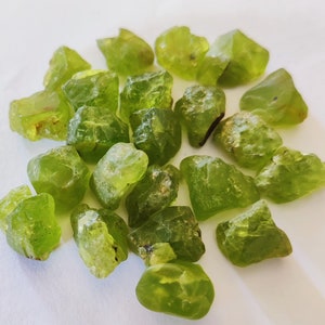 Peridot crystal Raw  10 / 25 Piece LOT PeridotCrystal, Natural Peridot Gemstone, Healing Crystal Raw,8x10, 10x12,  Mm Size