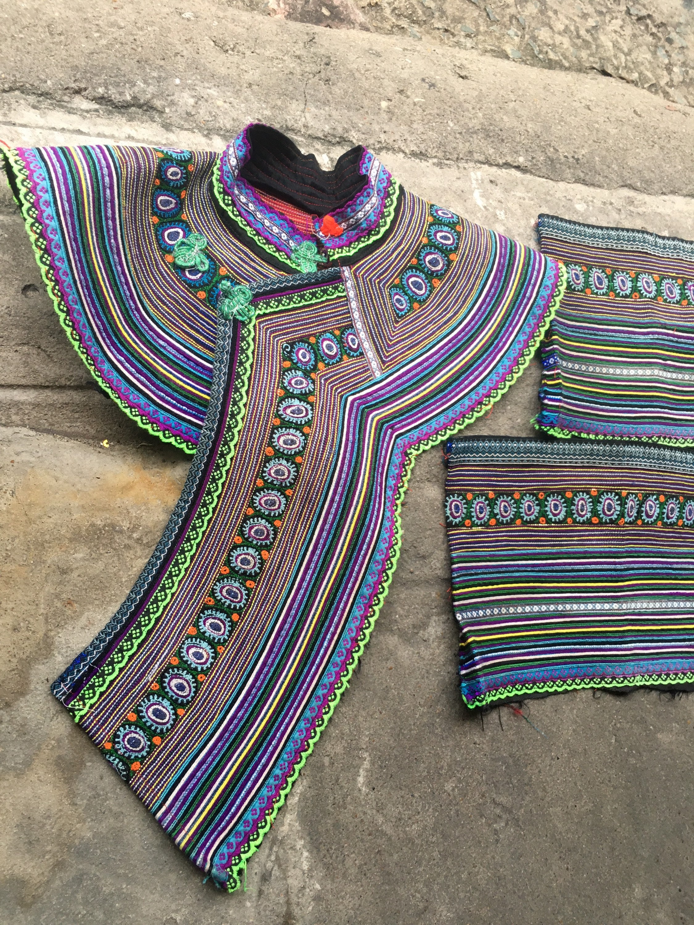 Hmong collar and sleeves vintage 663B