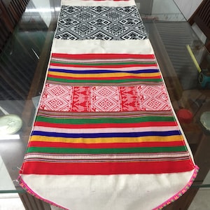 Hmong table runner (849C),