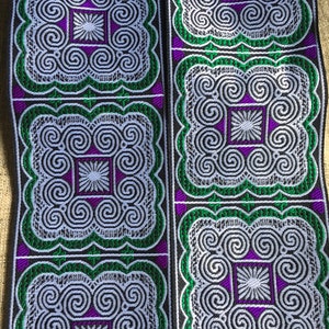10cm or 3.8 inches ”x1 yard Hmong ribbon (D264)