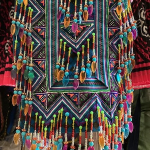 Hmong hand cross stitch embroidery fabric vintage 7,5 inches x 21,5 inches (Y 205