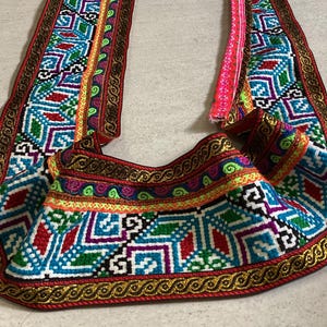 RARE Hmong hand cross stitch embroidery fabric vintage 4,2 inches x 46 inches (DC421