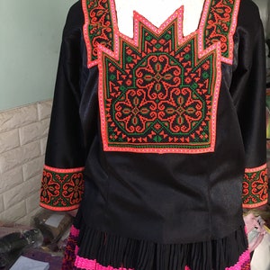 RARE Hmong top  vintage (58D)