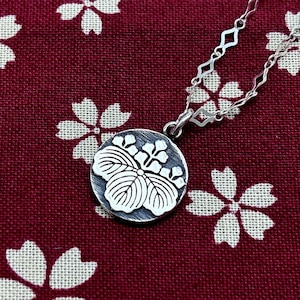 go san kiri kamon pendant necklace,sterling silver,made in japan,kimono jewelry,japanese fashion for women,men,style,japanese gifts
