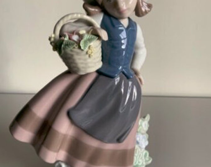 lLADRO Figurine, Girl with flower sweet scent