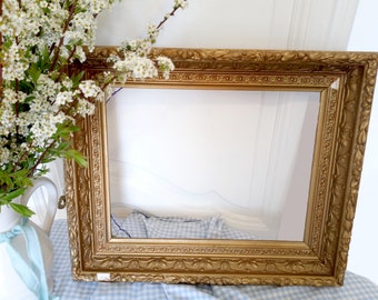 Antique Pretty Golden Frame ,Wooden Plaster Frame,Wall Decor,Gold Picture Frame, Wedding Decor,Painter Workshop Decoration