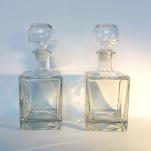 Vintage whiskey decanter set. Mid century bourbon decanters with lid. Gift for whiskey lover.