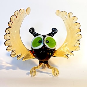 Handcrafted big glass yellow owl figurine. Nature lover gift. Modern glass decor.