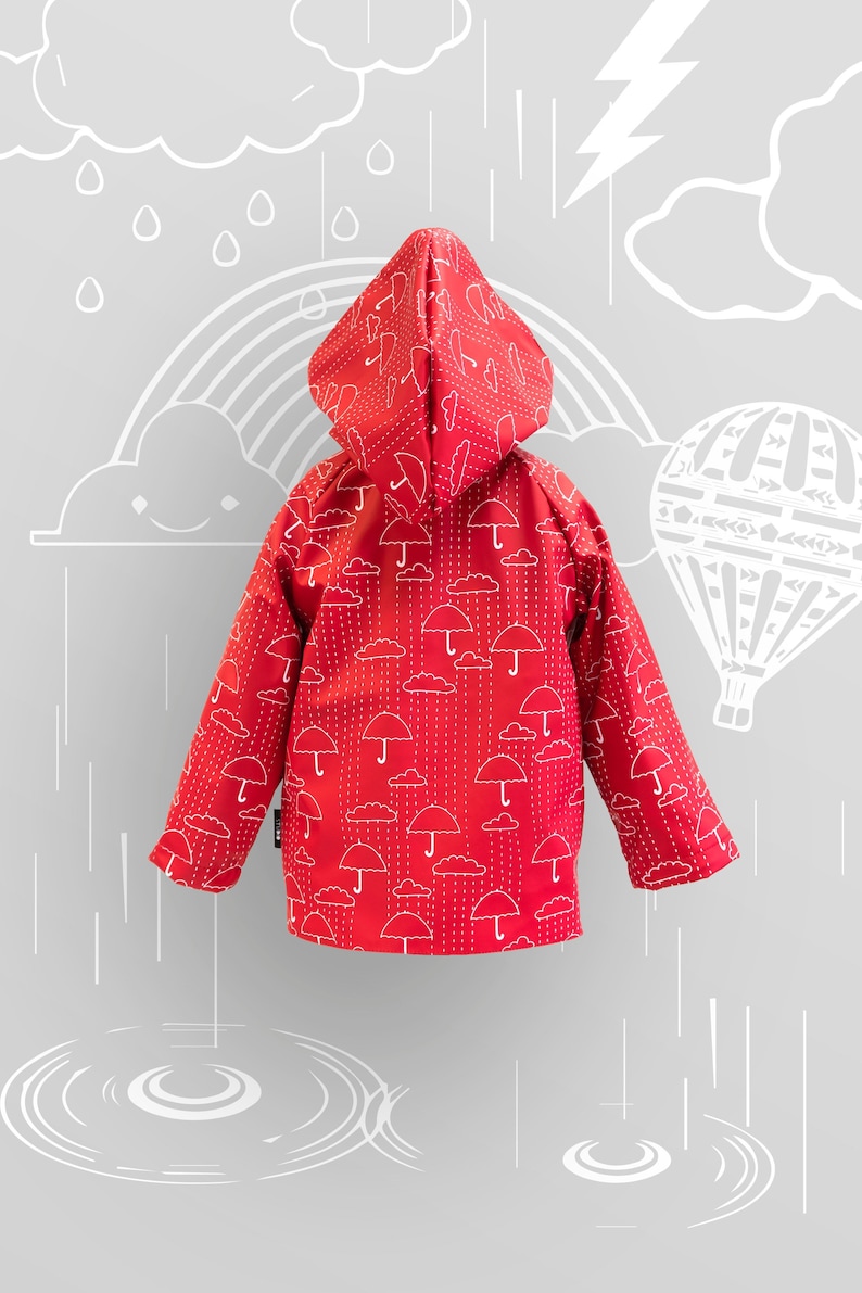 Rain jacket with child-friendly closures